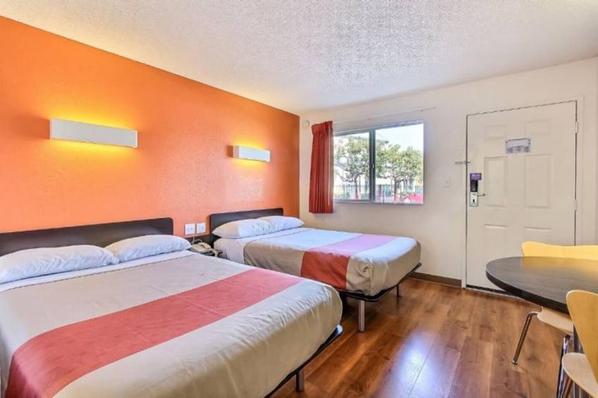 2 Full Beds  Micfridge - foto 7