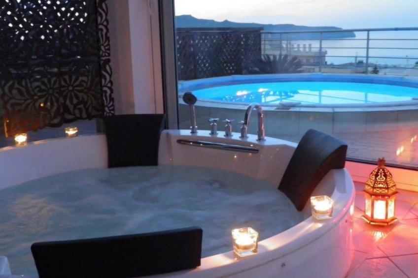 Sehr geräumiges Apartment mit eigenem Pool und Whirlpool