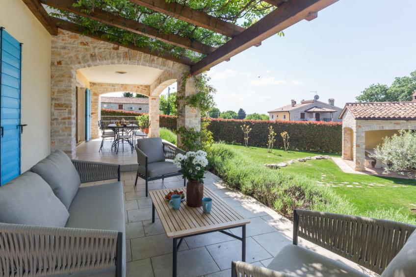 Villa mit Pool, Garten und Sommerküche - foto 9