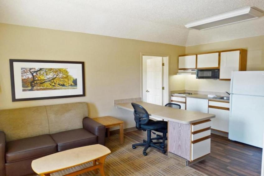 1 Queen Bed  Suite Non-Smoking Kitchen - foto 5