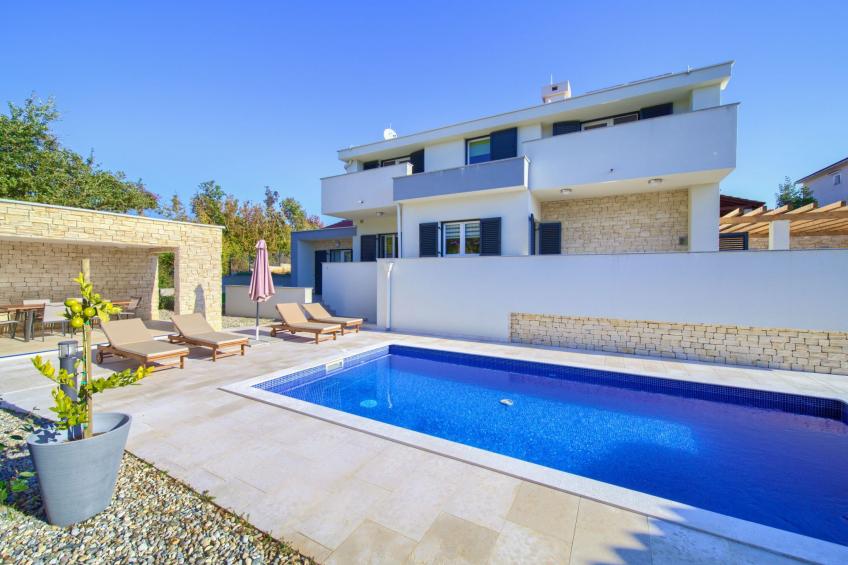 Villa "Adria" mit Garten, Grill und Terrasse