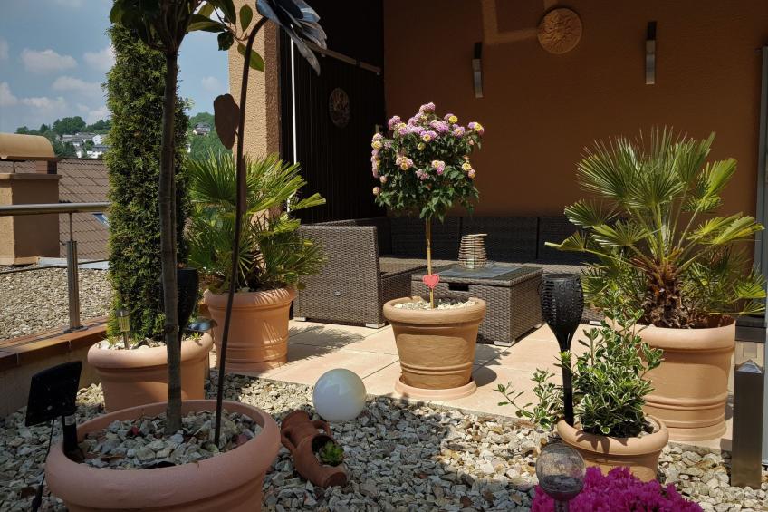 mit Blick auf das Wasser