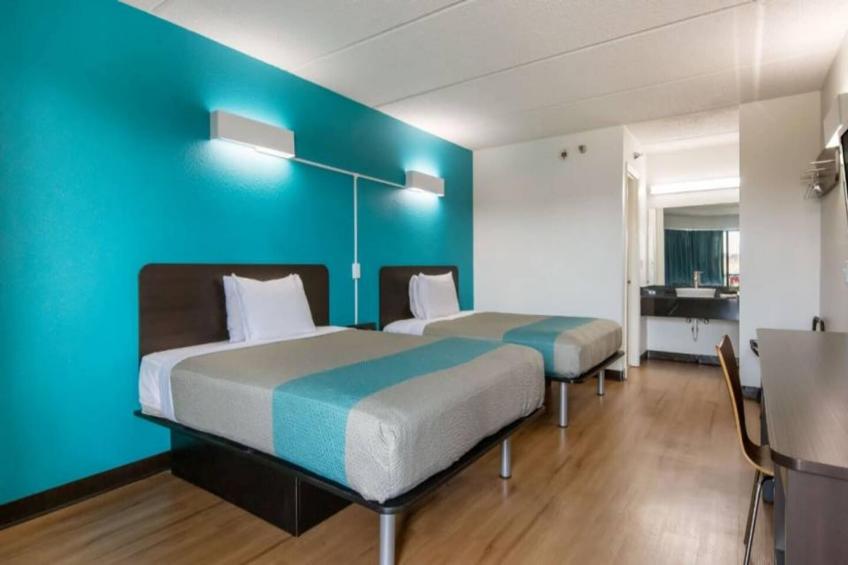 2 Queen Beds  Non-Smoking
