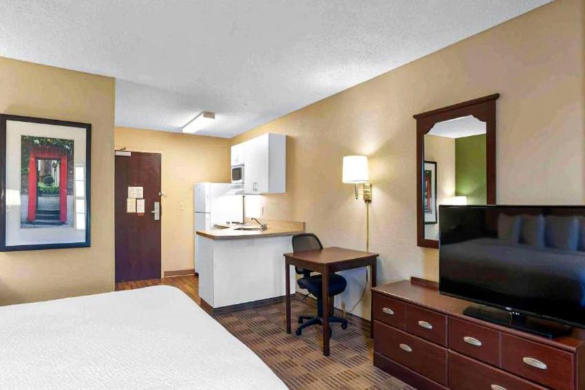 1 King Bed | Non-Smoking, Kitchen - foto 14