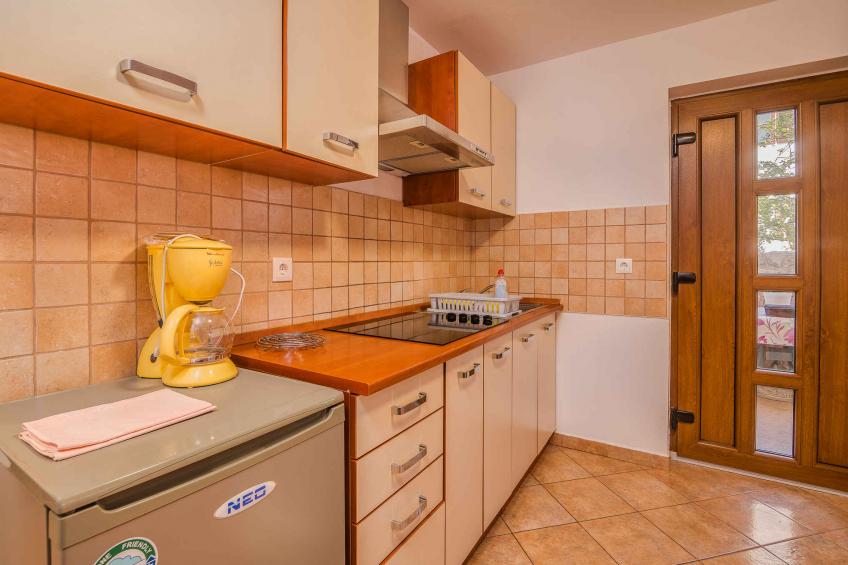 Vakantiewoning in het centrum van Njivice - BF-4XVK6 - foto 11