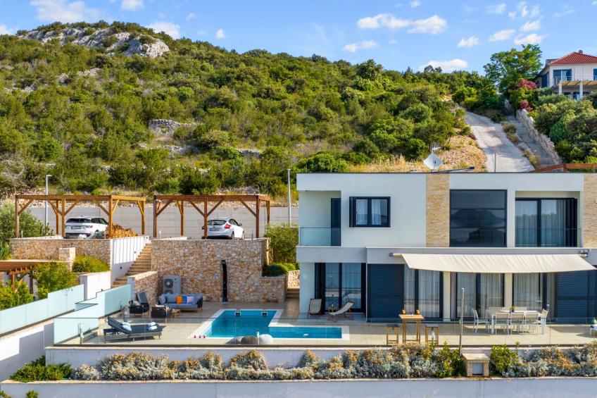 Charmantes Ferienhaus in Vinišće mit Privatem Pool und Meerblick
