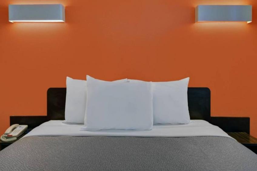 1 King Bed  Premium Micfridge - foto 6