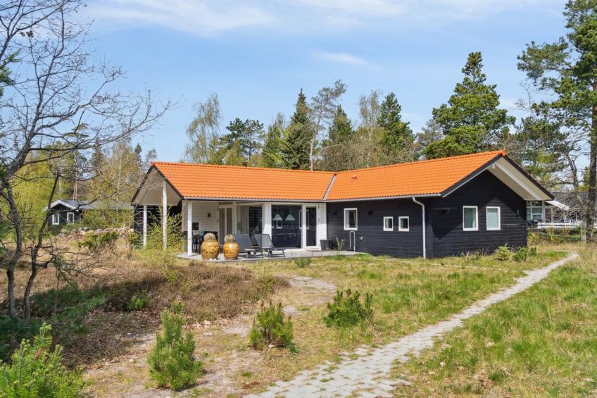 "Rikkie" - 150m to the inlet in Sealand