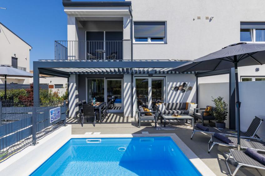 Villa Mira