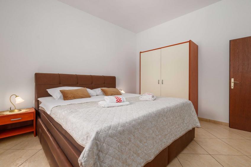 Wonderful Krk Island Stay: Shared Pool, Grill Patio, and Nearby Beaches - Two Bedroom Apartment - foto 6