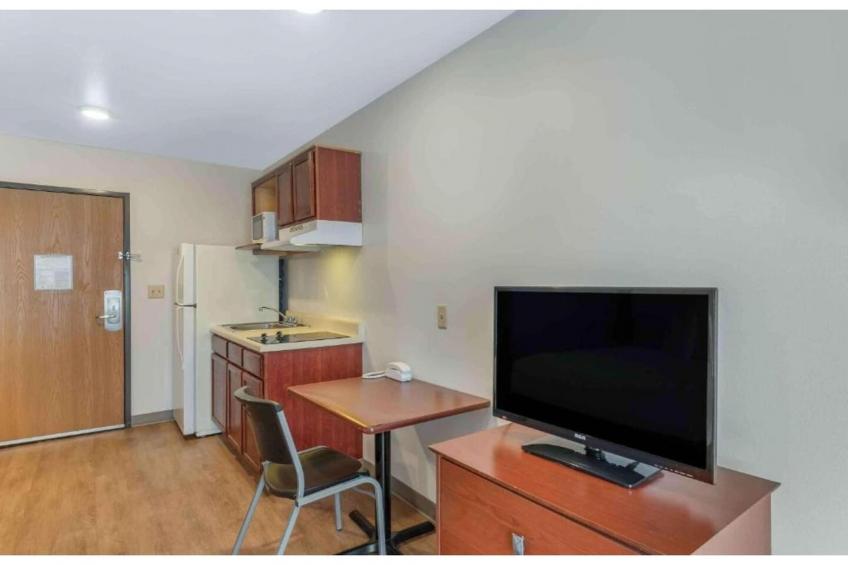 1 King Bed | Hearing Accessible, Kitchen - foto 29