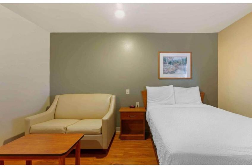 1 King Bed | Hearing Accessible, Kitchen - foto 13