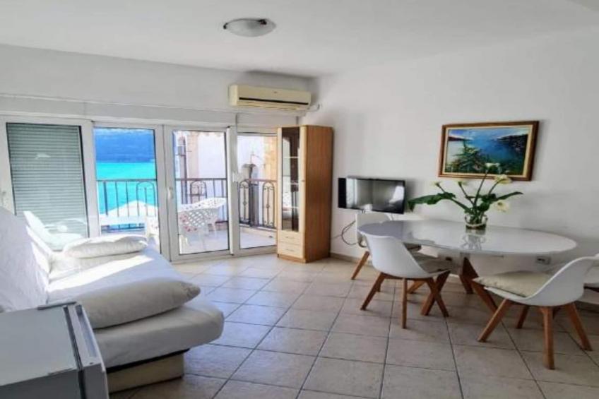 Stunning Beachfront Stay in Herceg Novi - One Bedroom Apartment N