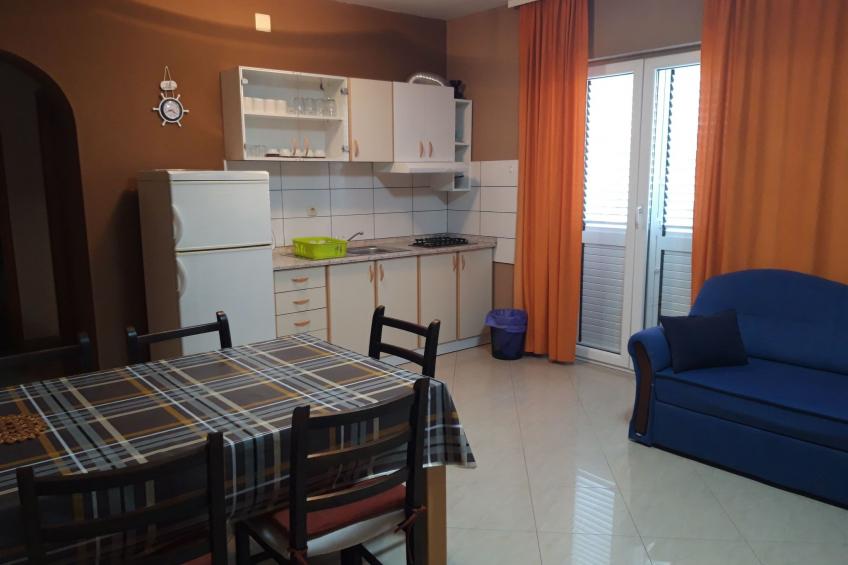 Wohnung in Pirovac mit Terrasse, Garten und Grill - foto 4