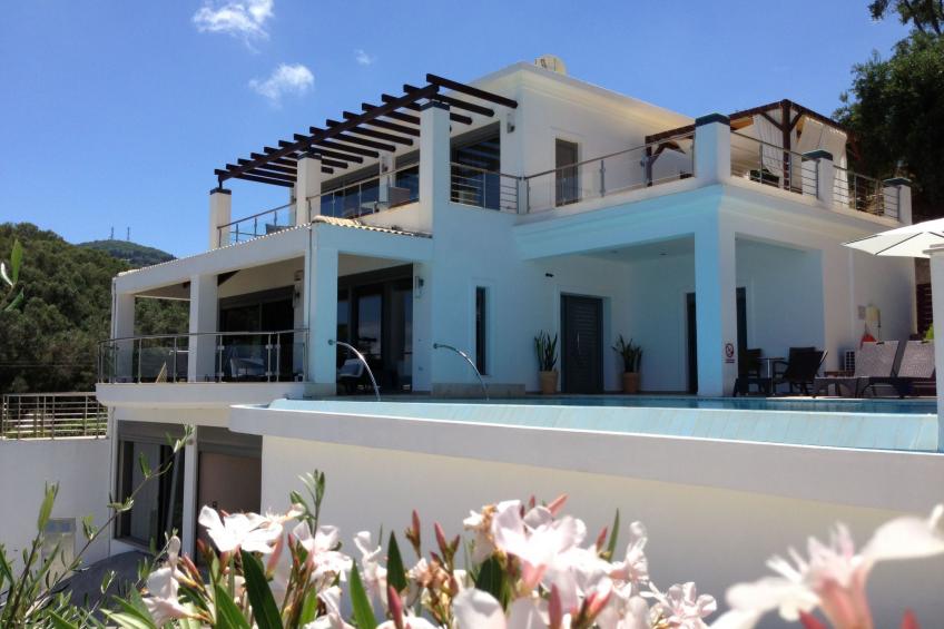 Ferienvilla mit Blick auf das Wasser