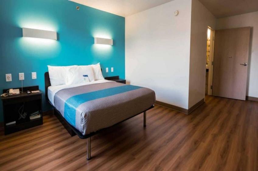 1 Queen Bed  Non-Smoking - foto 2
