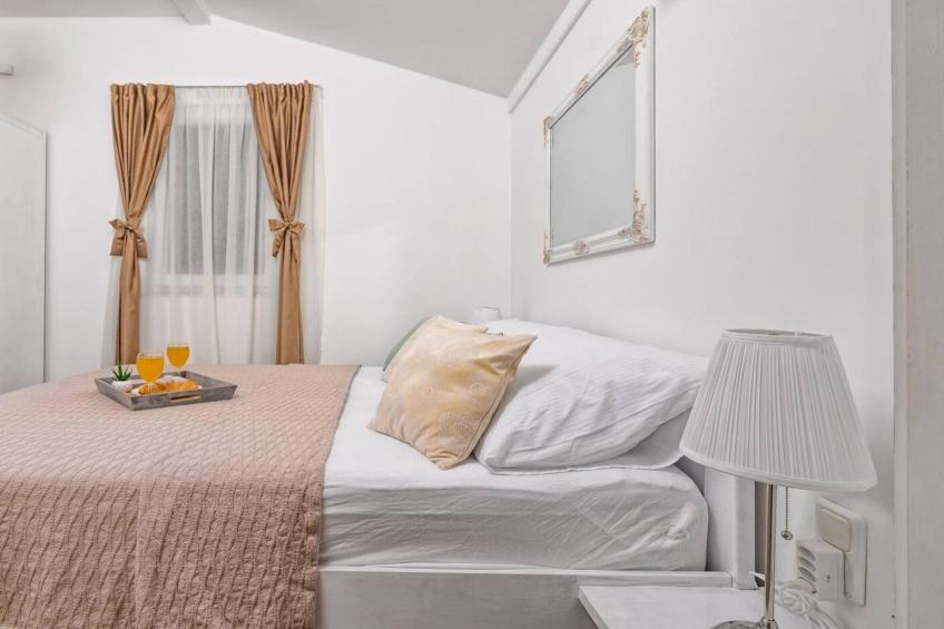 Hidden Gem Holiday Home with Pool in Kastel Stafilic - Two Bedroom Holiday Home with Pool - foto 8