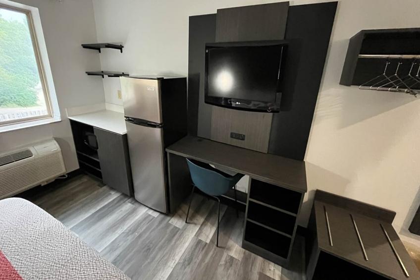 1 King Bed | Non-Smoking, Micfridge - foto 2
