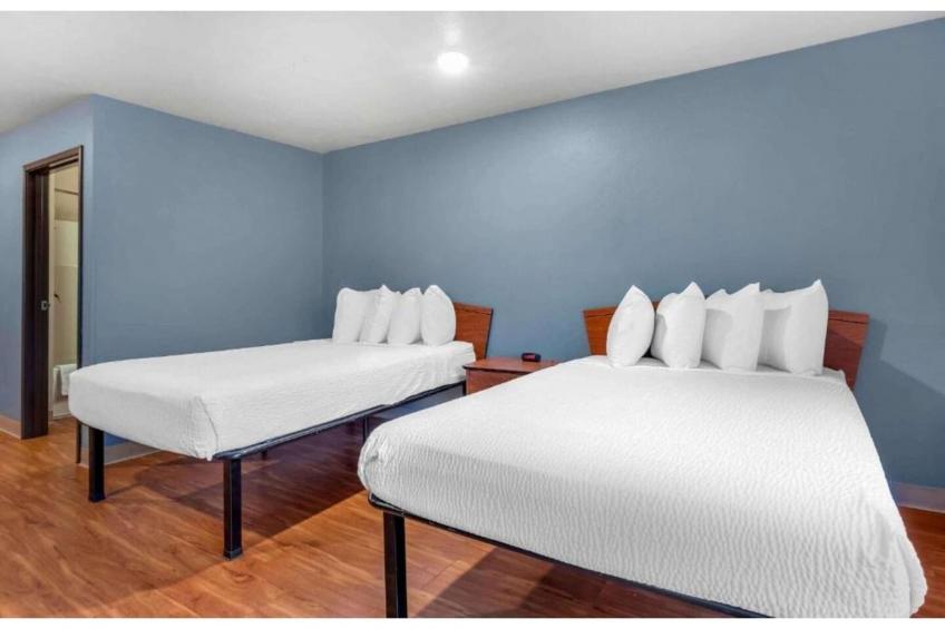 2 Full Beds | Smoking, Kitchen - foto 2