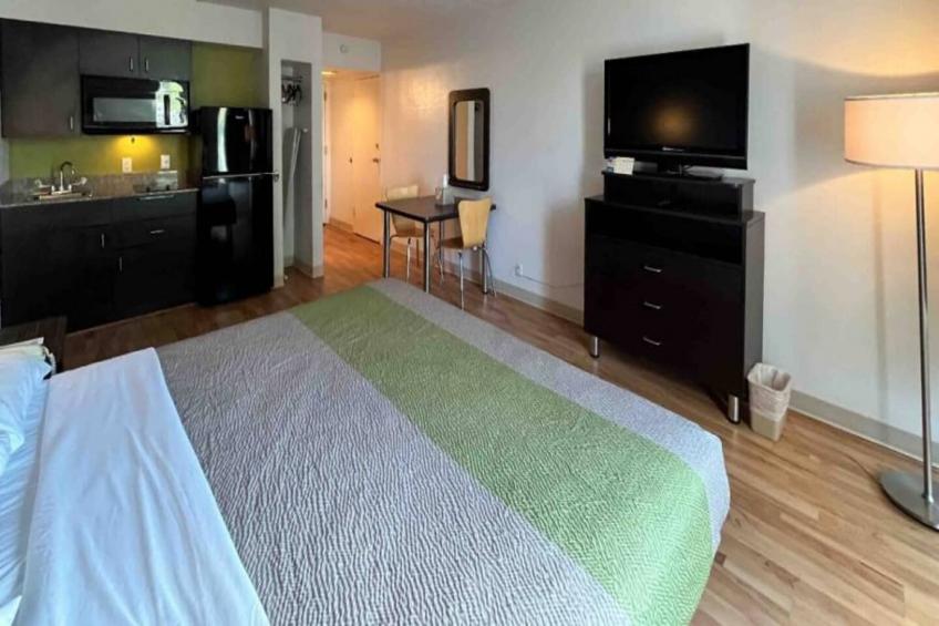 1 King Bed  Smoking Kitchen - foto 9