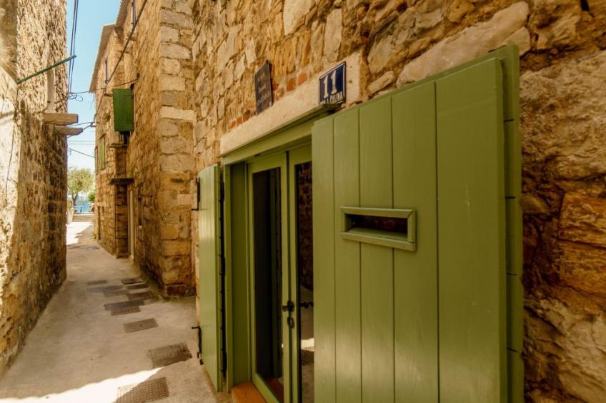 Haus in Kastel Sucurac mit Garten und BBQ - foto 3