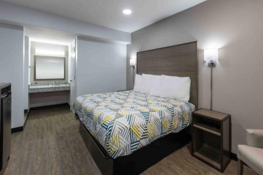 1 King Bed  Smoking Kitchen - foto 10