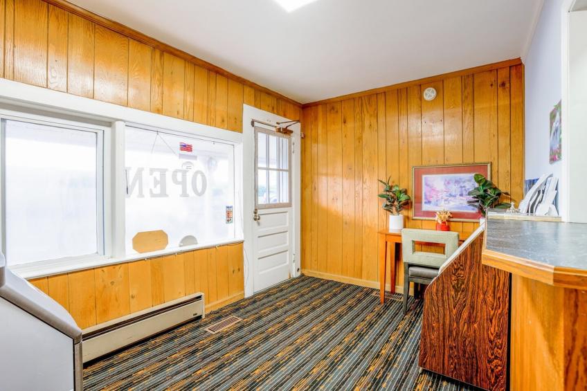 Queen Bed Smoking - foto 14