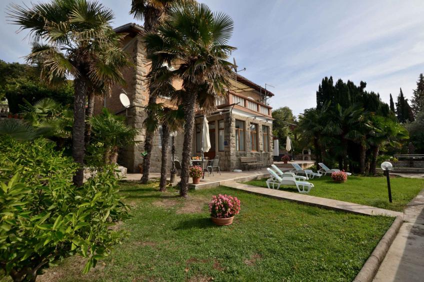 Holiday apartment with terrace and grill, by the sea - BF-48NNR