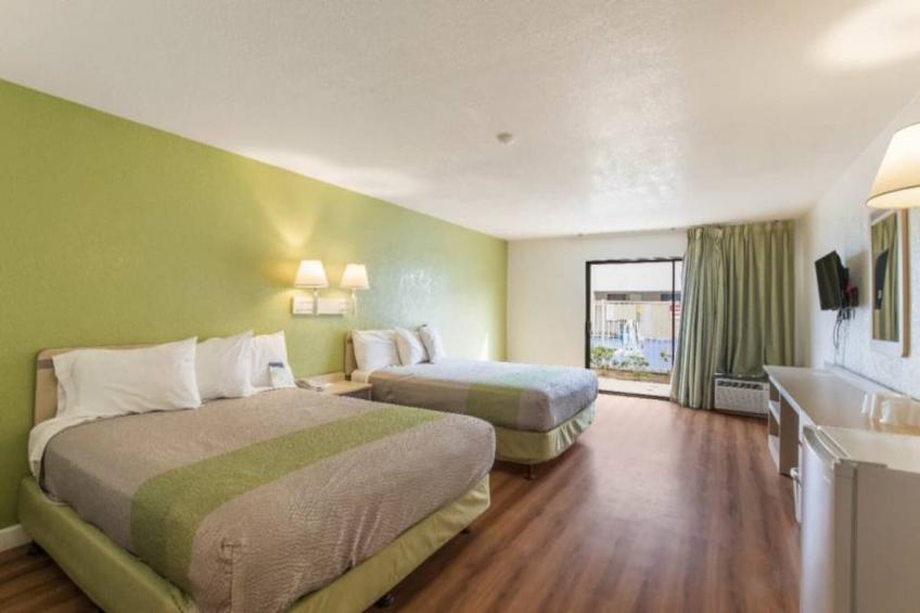 2 Queen Beds  Smoking Balcony - foto 5