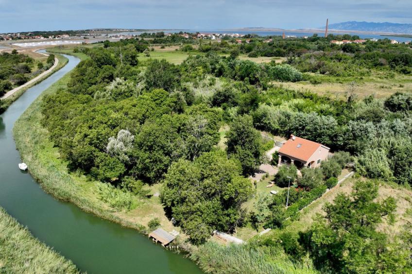 Am Fluss gelegenes Haus mit Galerieschlafplätzen - foto 43