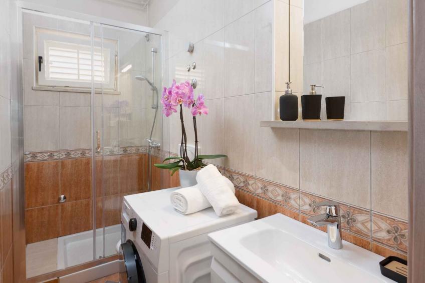 Vakantiewoning met een groot terras en zeezicht - VW-8XNR - foto 21