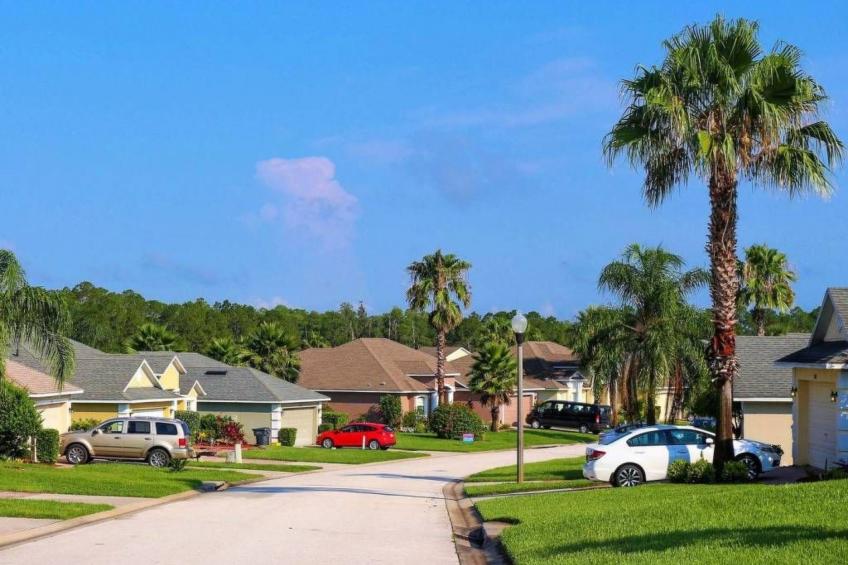 Sonniger Privatpool mit freistehendem Whirlpool und Filmraum - foto 30