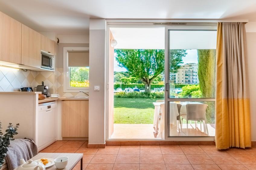 P&V Premium les Rives de Cannes Mandelieu Apartment 5 people - 1 bedroom - Terrace or balcony - River view - Renovated - foto 12