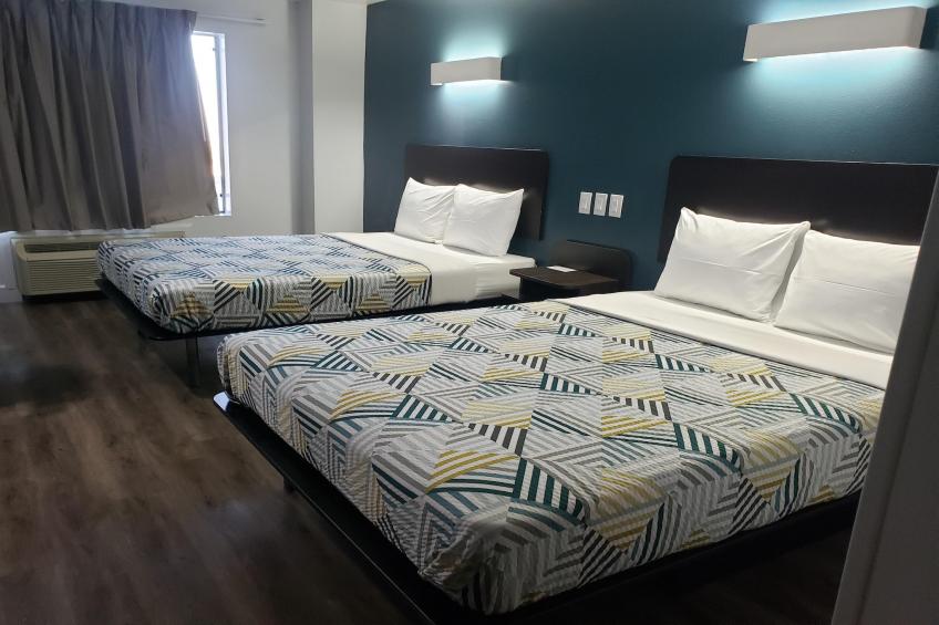 2 Queen Beds  Non-Smoking Micfridge