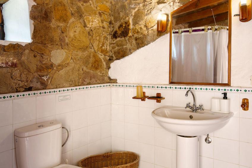 250 Jahre altes Steinhaus mit zwei Terrassen inmitten einer wunderbaren Naturla - foto 24