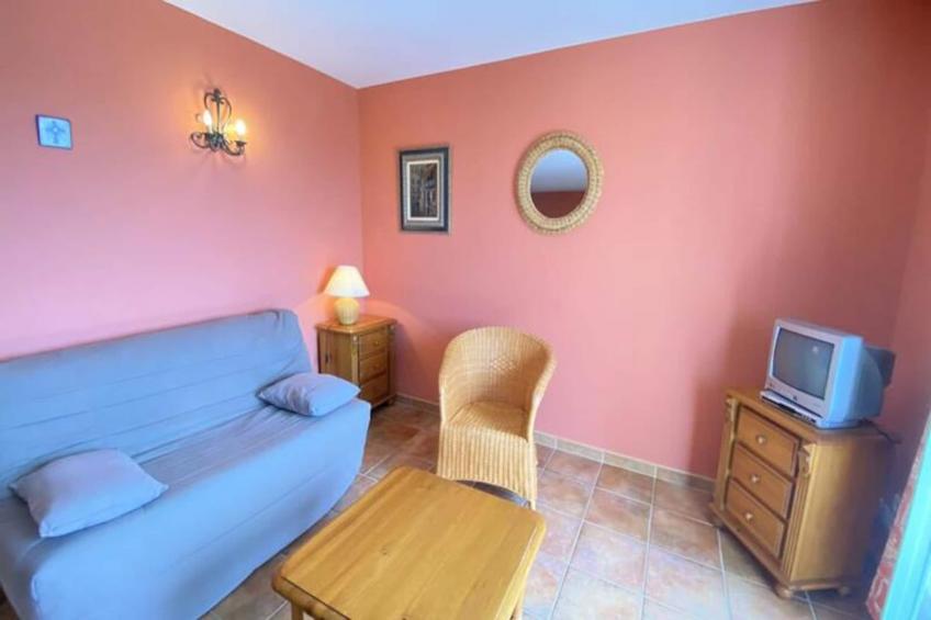 04b4 : Beau Studio Dans Un Mas Provençal - Piscine - foto 9