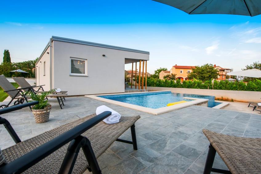 Vollständig freistehende Designervilla mit Infinity-Pool - foto 31