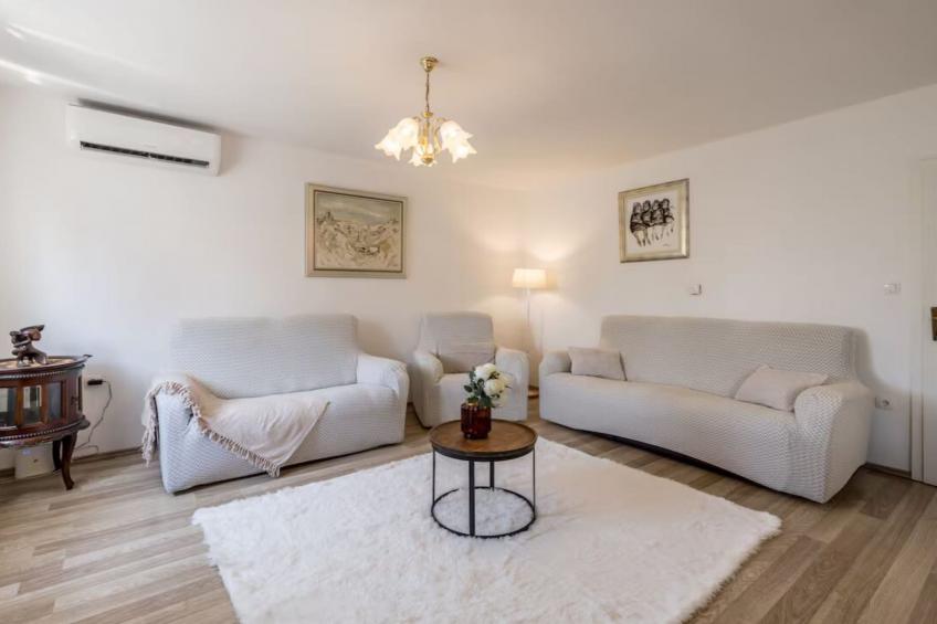 Villa Pax - Four Bedroom Villa with Outdoor Pool