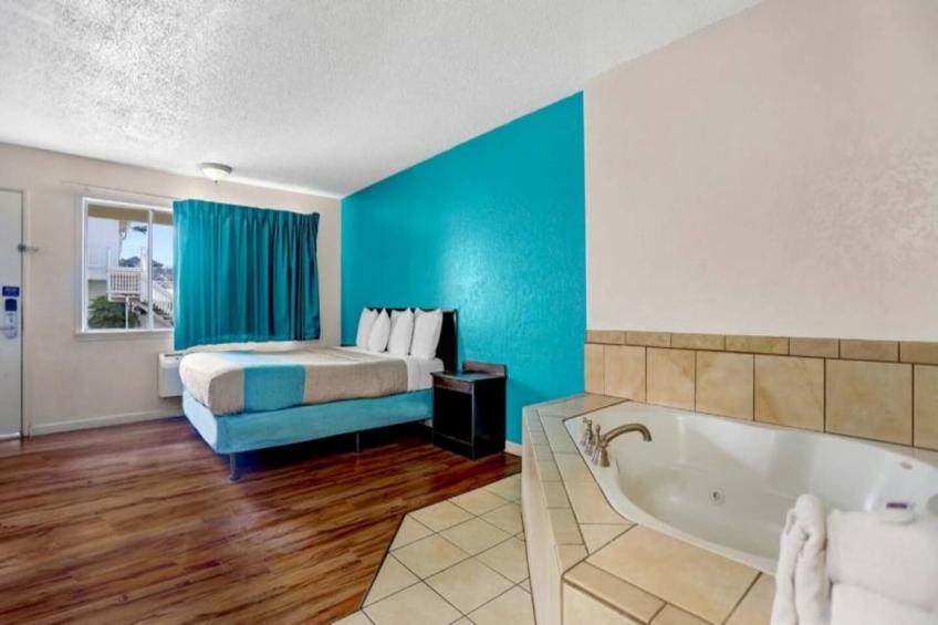 1 King Bed  Non-Smoking - foto 18