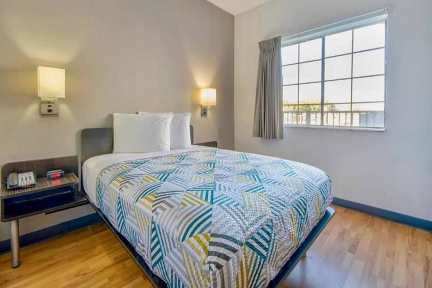 1 Queen Bed  Non-Smoking - foto 7