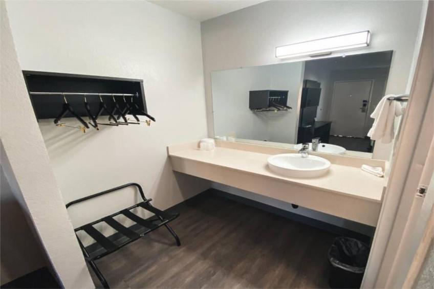 2 Queen Beds  Non-Smoking Kitchen - foto 17