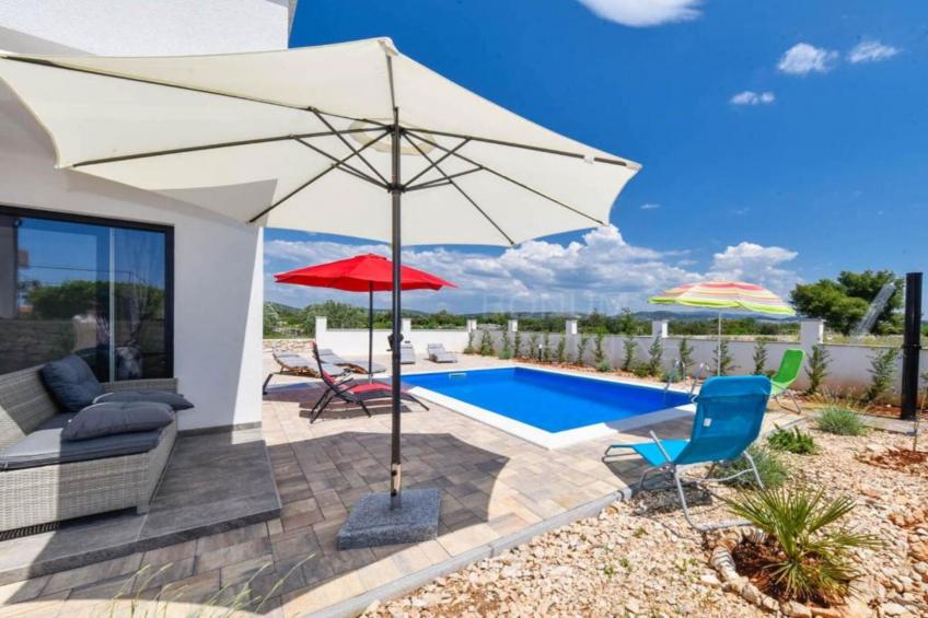 Villa Sunrise with Outdoor Pool - 4 Bedroom & Pool - foto 22