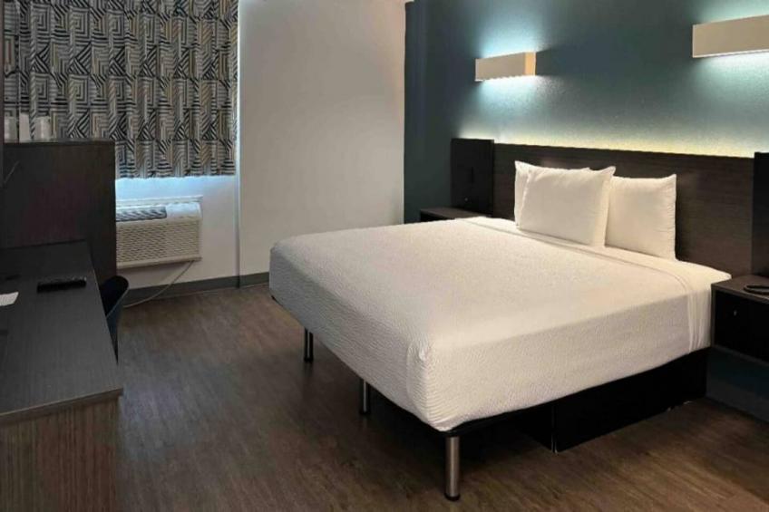 1 King Bed  Non-Smoking Micfridge - foto 5