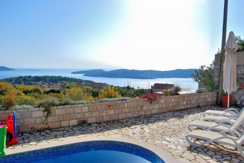 Villa Tony - Five Bedroom Villa with Terrace, Swimming Pool and Sea View