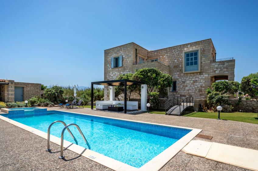 Villa am Strand mit privatem Pool und Tischtennisplatte