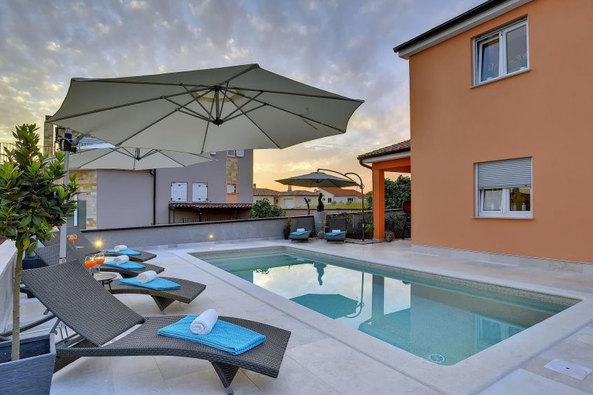 Ferienvilla mit Garten, Grill und Terrasse - foto 2