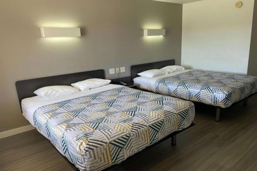 2 Queen Beds  Mobility Accessible Tub Nsmk