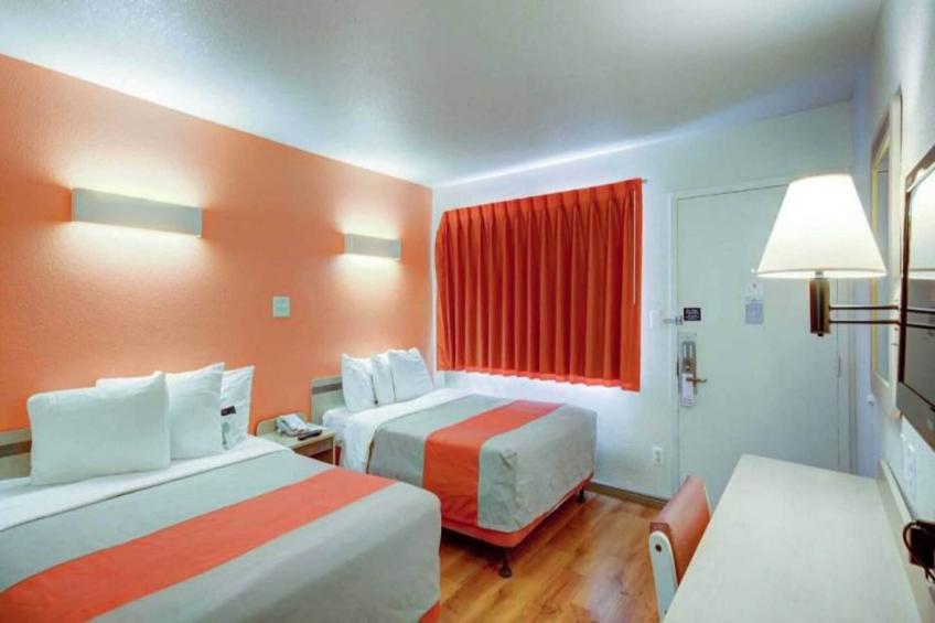 2 Full Beds  Smoking - foto 13