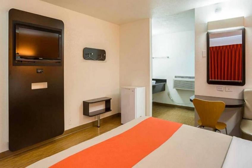 1 Queen Bed  Non-Smoking - foto 16