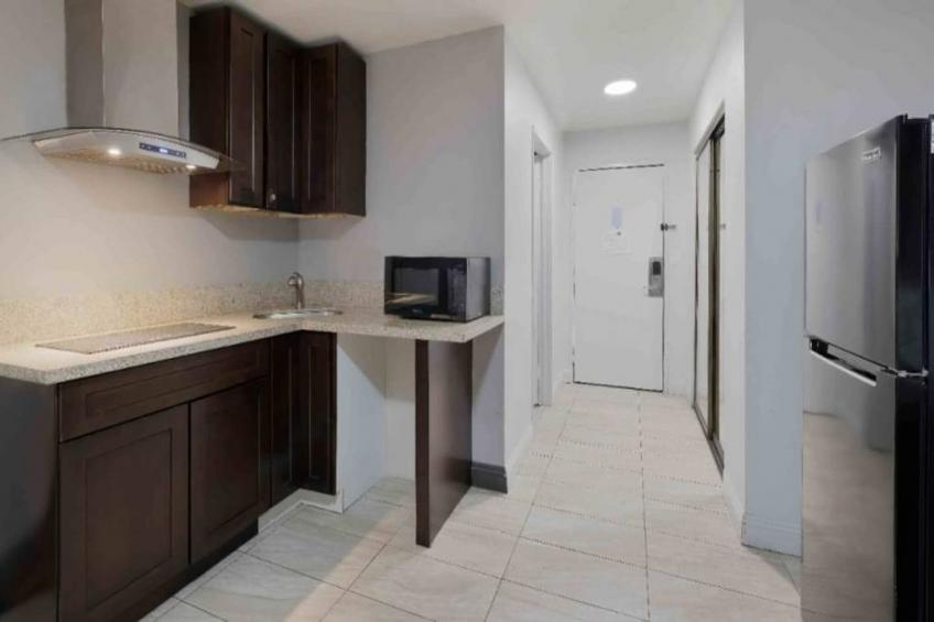 1 Queen Bed  Suite Non-Smoking Kitchen - foto 3